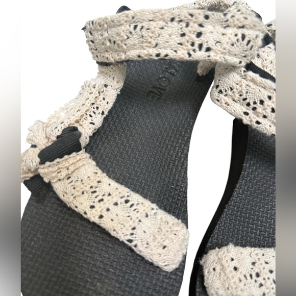 Arizona Love Women’s Cream Lace Trekky Sandals - Size 38 - Picture 3 of 12